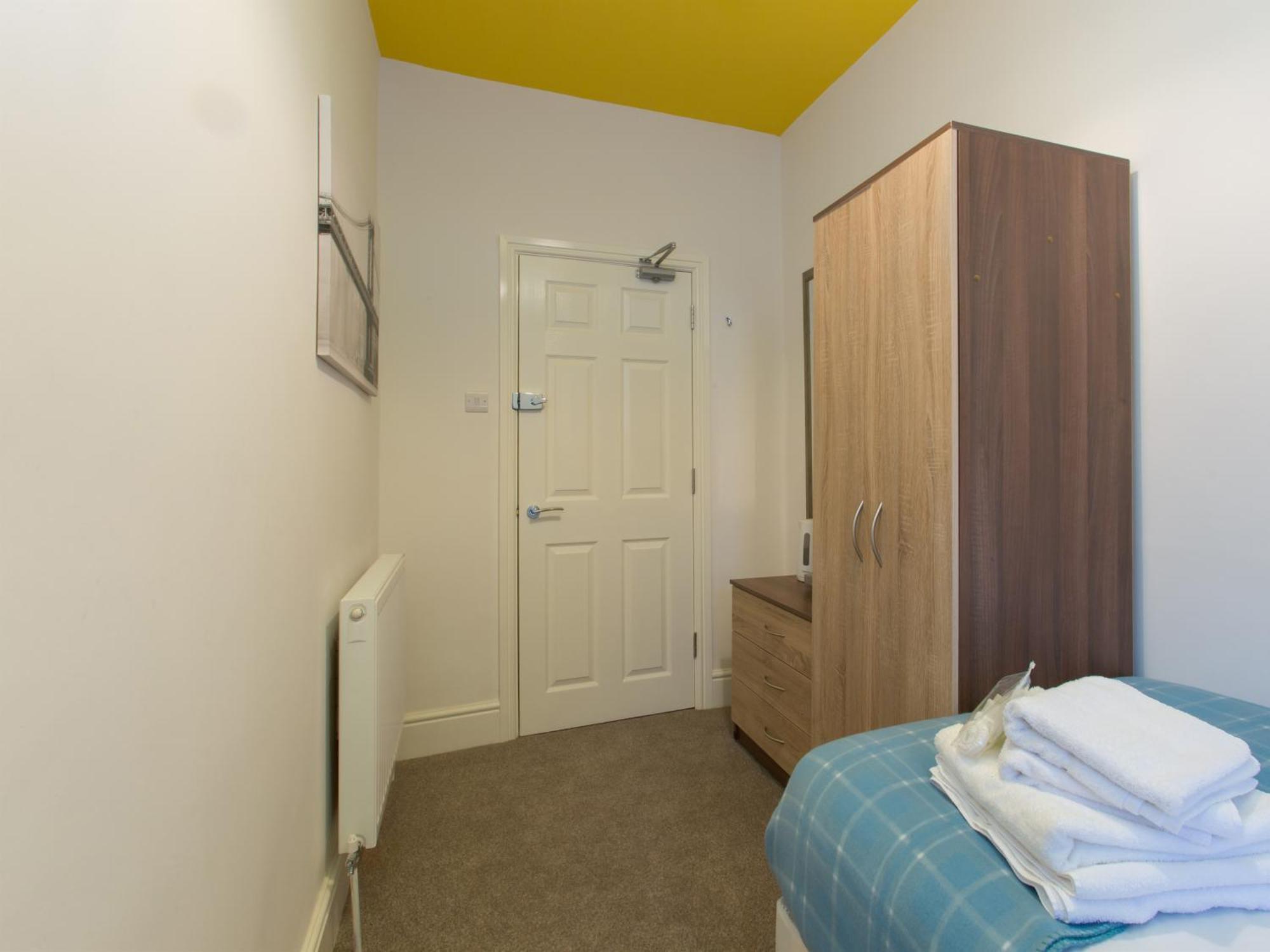Bed and Breakfast Townhouse @ West Avenue Кру Экстерьер фото