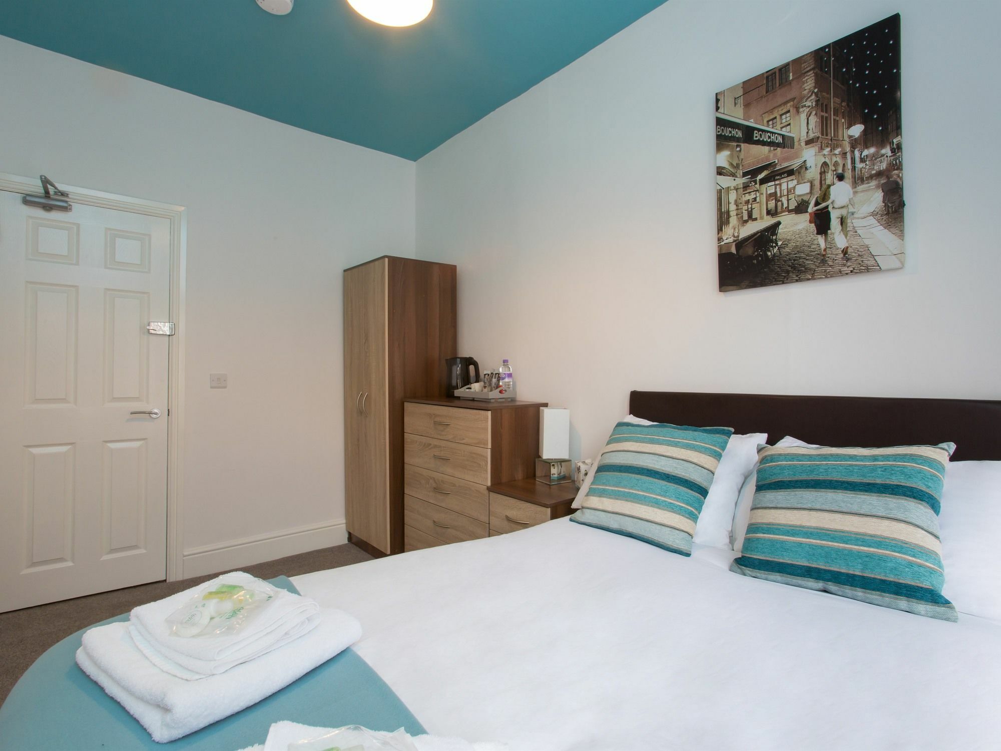 Bed and Breakfast Townhouse @ West Avenue Кру Экстерьер фото